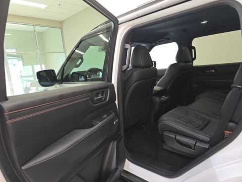 Used 2025 Nissan Armada PRO-4X AWD/4WD image 24