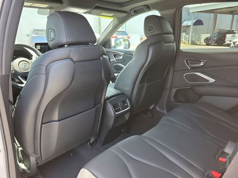 Used 2025 Acura RDX SH-AWD image 11