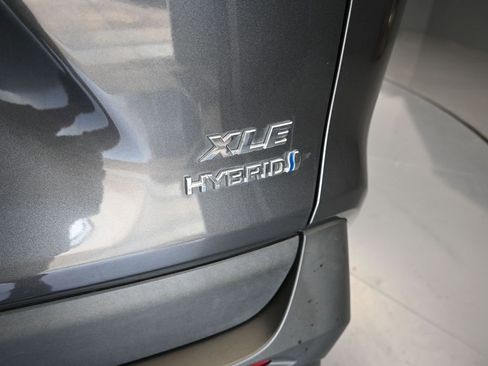 Certified 2022 Toyota RAV4 XLE image 5