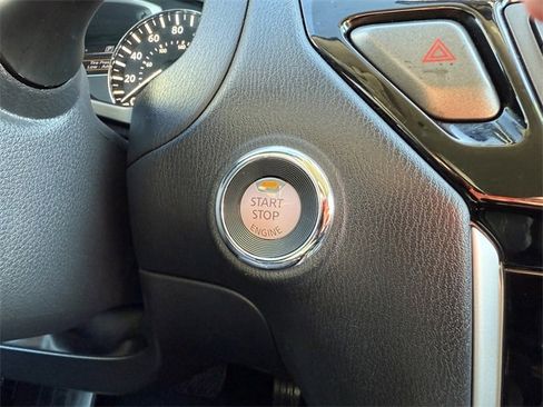 Used 2019 Nissan Pathfinder S image 20