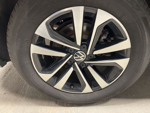 Used 2024 Volkswagen Tiguan S image 39