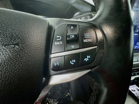 Used 2020 Ford Explorer Platinum w/ Premium Technology Package AWD/4WD image 11