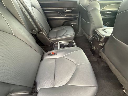 Used 2025 Toyota Grand Highlander XLE image 31