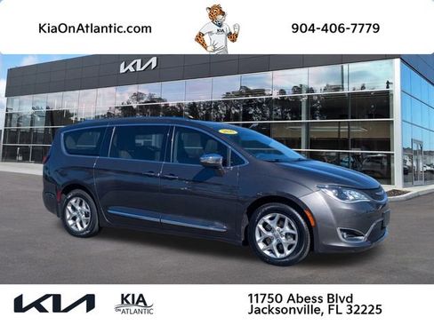 Used 2020 Chrysler Pacifica Limited image 1