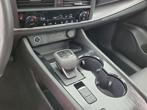 Used 2023 Nissan Rogue SV w/ SV Premium B Package FWD image 16