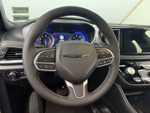 New 2026 Chrysler Pacifica Limited image 22