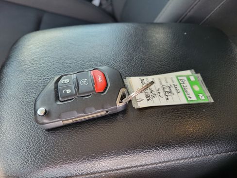 Used 2022 Jeep Gladiator Willys image 43