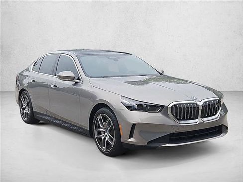 Used 2024 BMW i5 eDrive40i w/ Executive Package RWD image 3