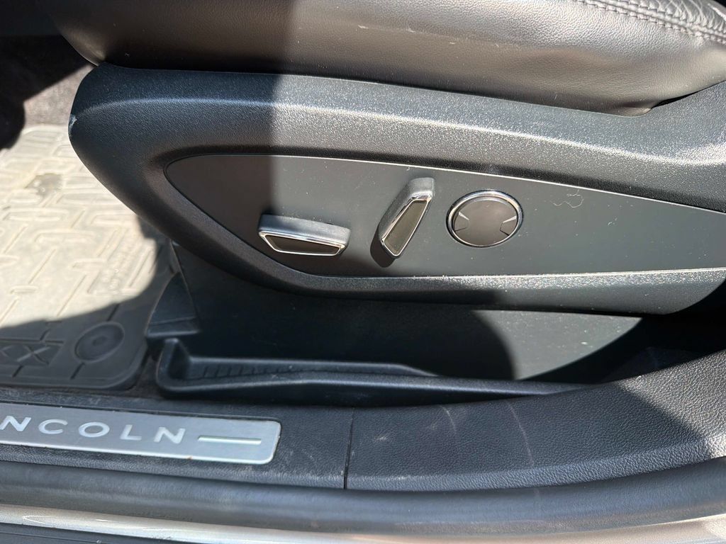 Used 2017 Lincoln MKX Reserve AWD/4WD image 20