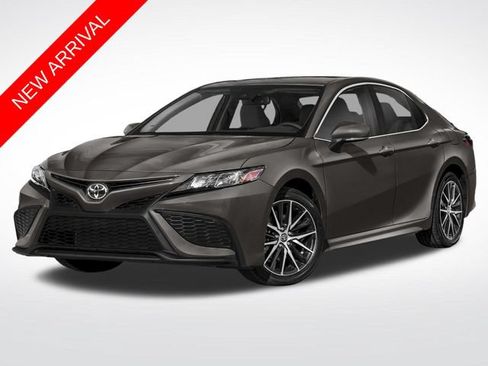 Used 2024 Toyota Camry SE FWD image 1