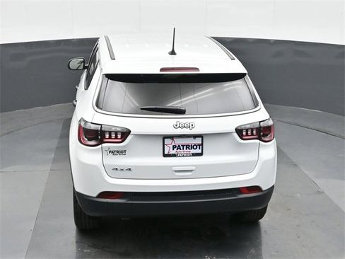 Used 2025 Jeep Compass Sport image 27