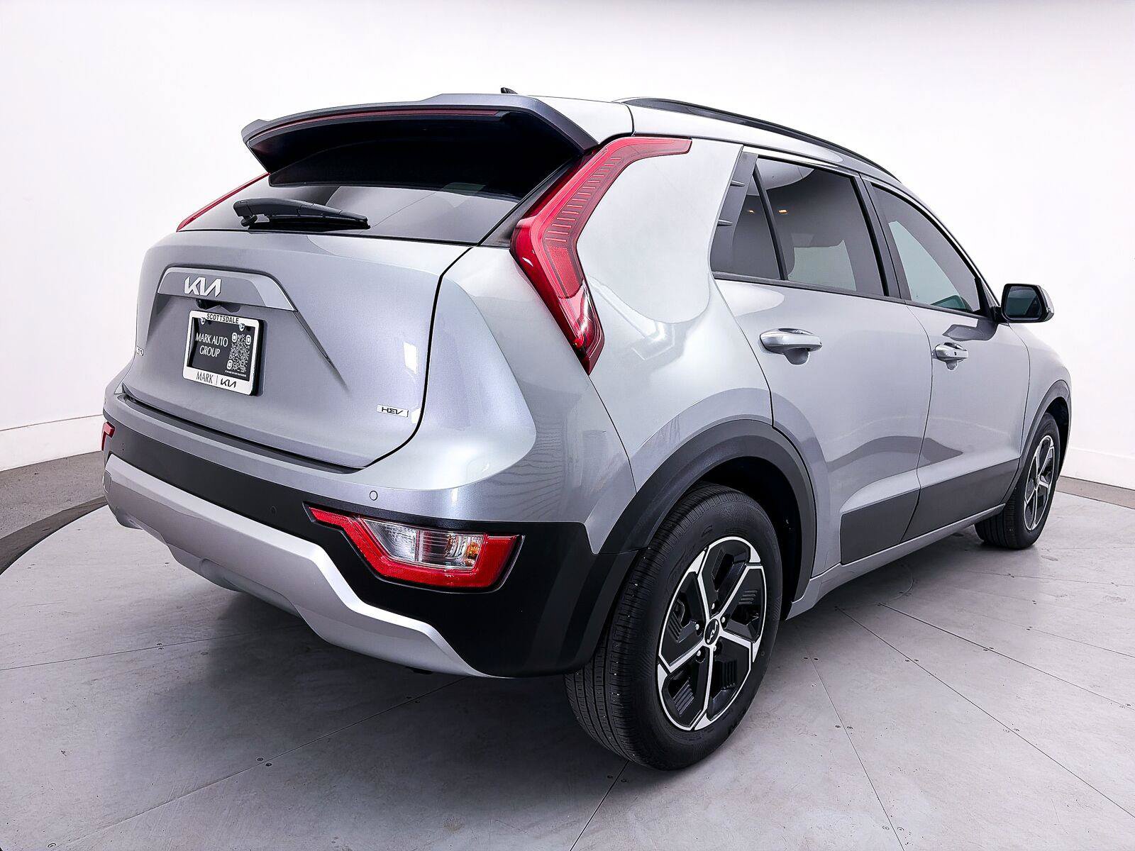 Used 2025 Kia Niro EX FWD image 15