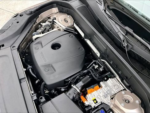 New 2026 Volvo XC90 T8 Plus w/ Protection Package Premier image 35