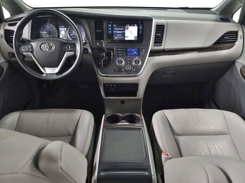 Used 2017 Toyota Sienna XLE w/ XLE Navigation Package FWD image 11