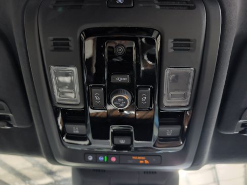 Used 2025 Cadillac Escalade Sport Platinum w/ LPO, Floor Liner Package AWD/4WD image 15