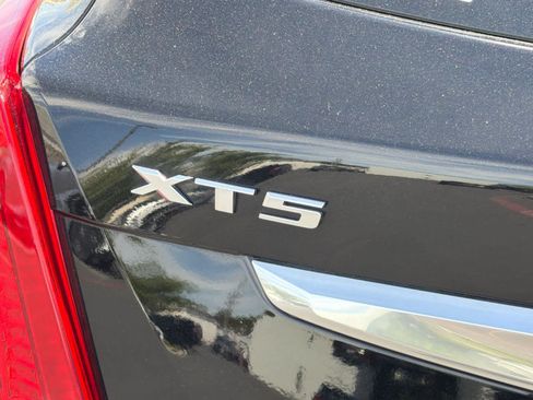 Used 2017 Cadillac XT5 FWD image 27