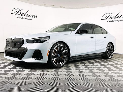 Used 2024 BMW i5 M60 w/ Premium Package image 3