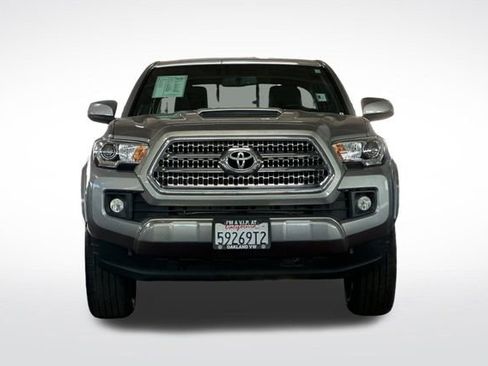 Used 2017 Toyota Tacoma TRD Sport image 9