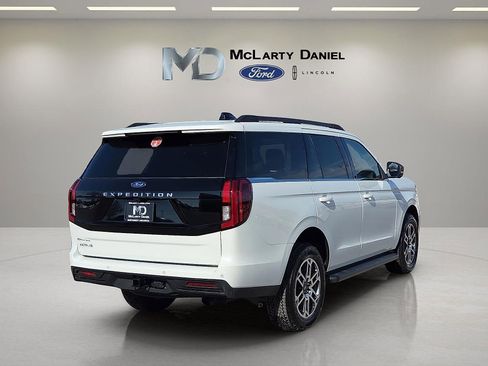 New 2026 Ford Expedition Active image 5