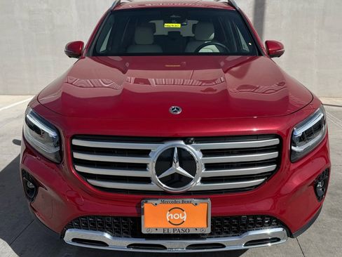 Used 2025 Mercedes-Benz GLB 250 image 2