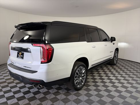 Used 2023 GMC Yukon XL Denali Ultimate image 11