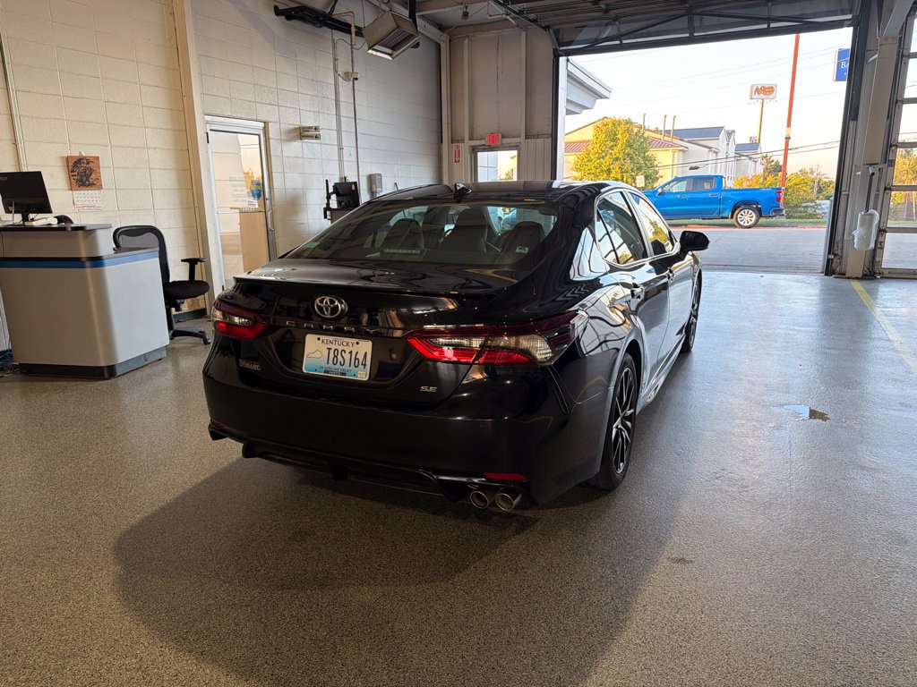 Used 2023 Toyota Camry SE w/ Cold Weather Package FWD image 3