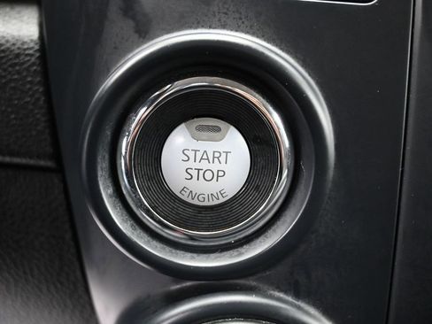 Used 2023 Nissan Titan SV image 18