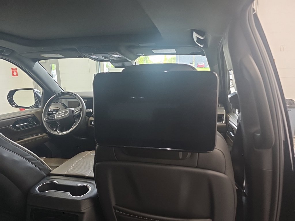 Used 2025 GMC Yukon Denali Ultimate AWD/4WD image 14