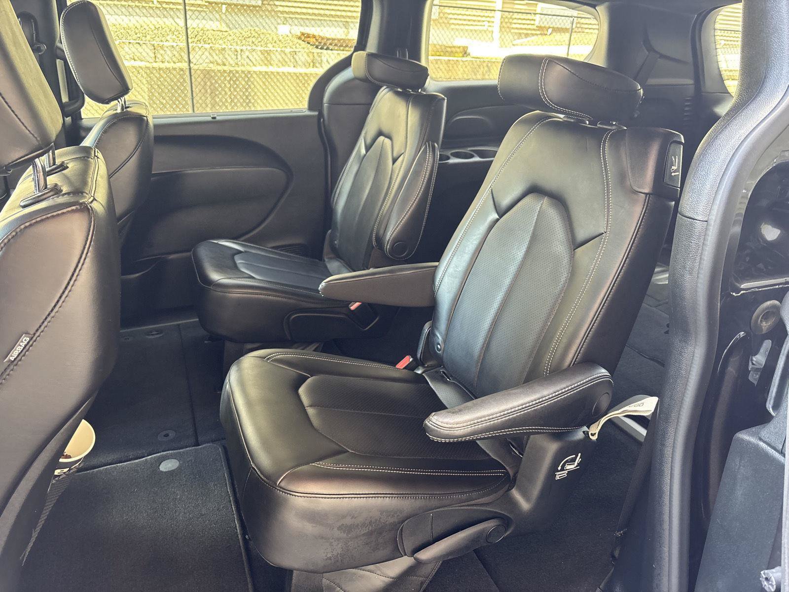 Used 2023 Chrysler Pacifica Touring-L w/ S Appearance Package AWD/4WD image 21
