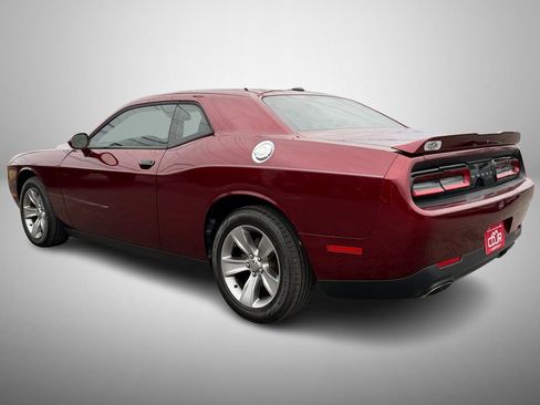 Used 2018 Dodge Challenger SXT image 4