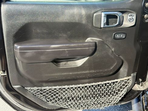 Used 2021 Jeep Gladiator Sport image 20