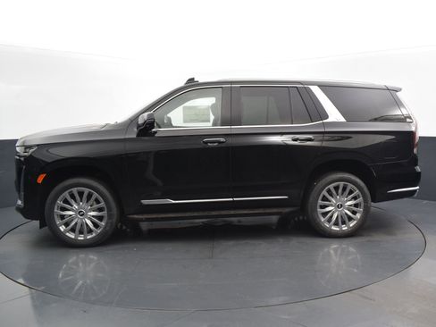 Used 2024 Cadillac Escalade Premium Luxury image 2