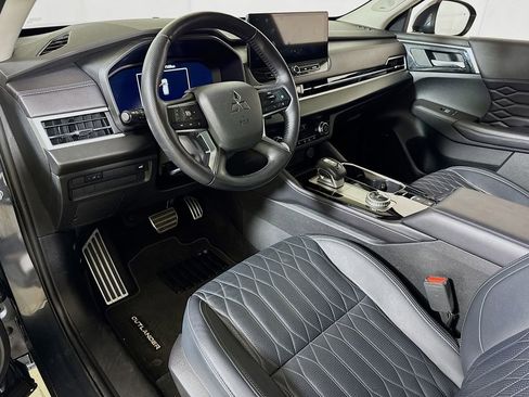 Used 2025 Mitsubishi Outlander SEL image 7