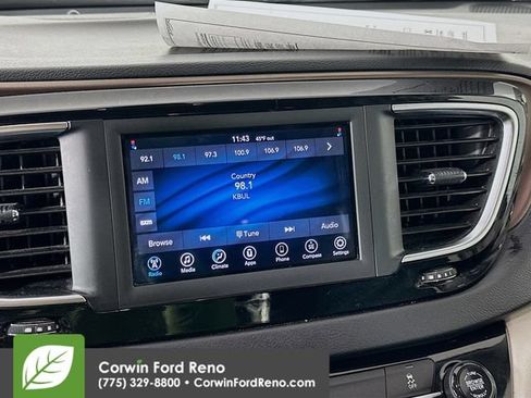 Used 2020 Chrysler Voyager Lxi FWD image 14