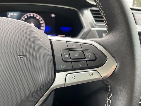 Used 2022 Volkswagen Tiguan SE w/ Panoramic Sunroof Package image 14