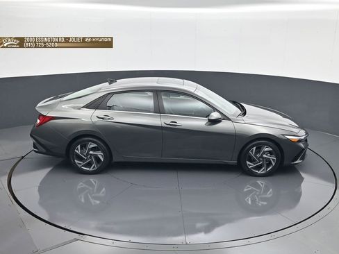 Certified 2024 Hyundai Elantra SEL w/ Convenience Package FWD image 16