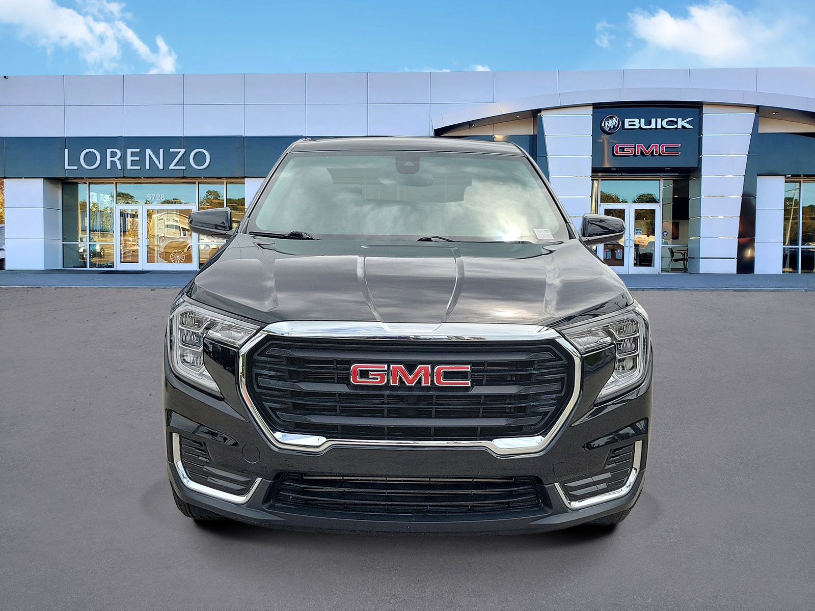 Used 2024 GMC Terrain SLE FWD image 2
