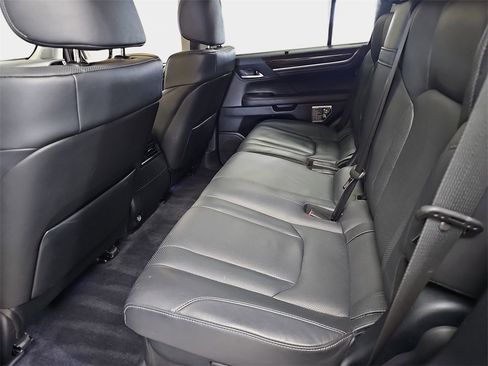 Used 2018 Lexus LX 570 4WD image 17