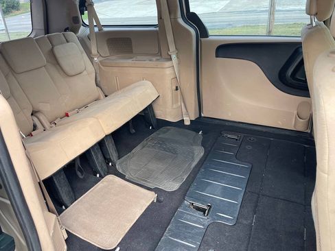 Used 2014 Dodge Grand Caravan American Value Package FWD image 11