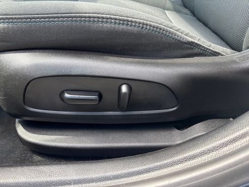 Used 2017 Chevrolet Cruze LT w/ Convenience Package FWD image 16