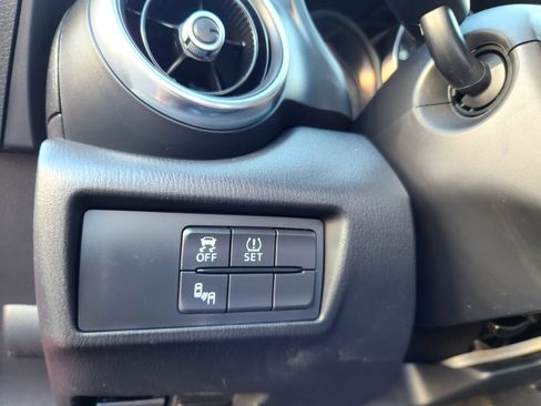 Used 2017 FIAT 124 Spider Lusso RWD image 11