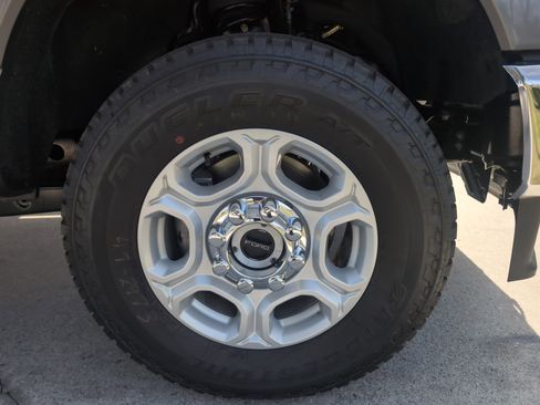 Used 2025 Ford F250 XLT w/ FX4 Off-Road Package image 13