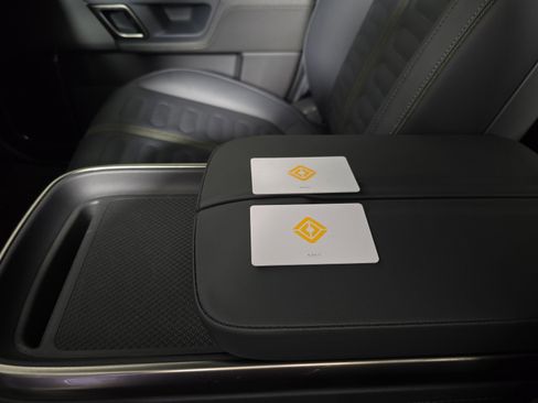 Used 2024 Rivian R1S Adventure image 31