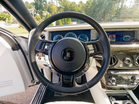 Used 2020 Rolls-Royce Phantom Sedan RWD image 21