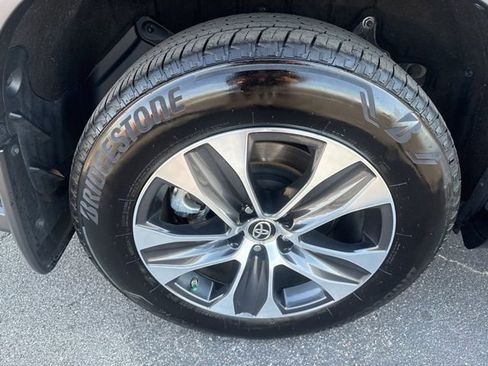 Used 2025 Toyota Highlander XLE AWD/4WD image 13