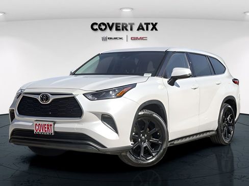 Used 2022 Toyota Highlander L FWD image 2