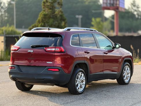 Used 2017 Jeep Cherokee Latitude w/ Comfort & Sound Group FWD image 9