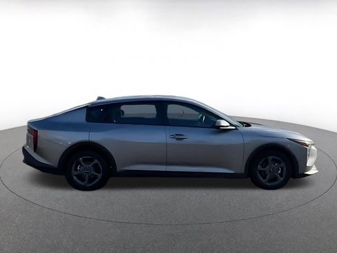 Used 2025 Kia K4 LXS image 11