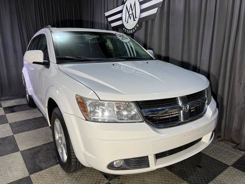 Used 2010 Dodge Journey SXT w/ Flexible Seating Group FWD image 1