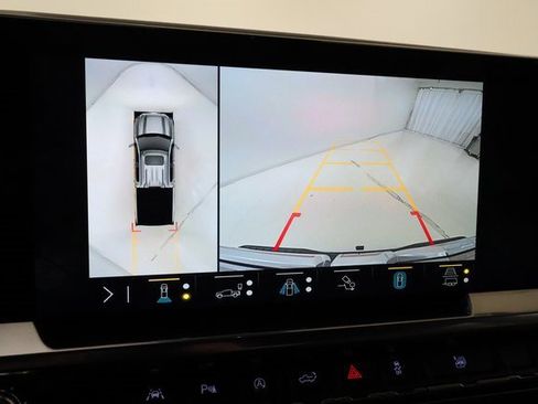 Used 2023 GMC Sierra 1500 SLT w/ SLT Premium Plus Package image 16